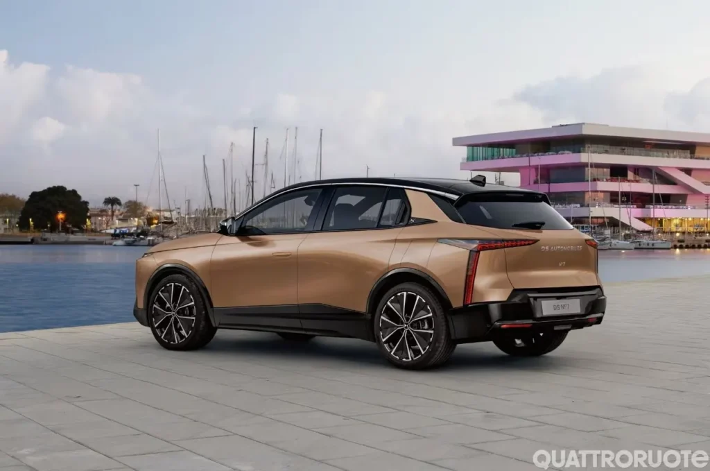DS N°7 SUV premium