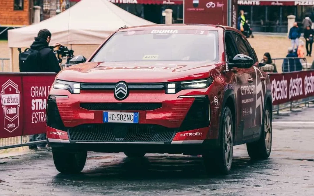 Citroën C5 Aircross alle Strade Bianche 2026: il SUV protagonista nelle grandi classiche del ciclismo