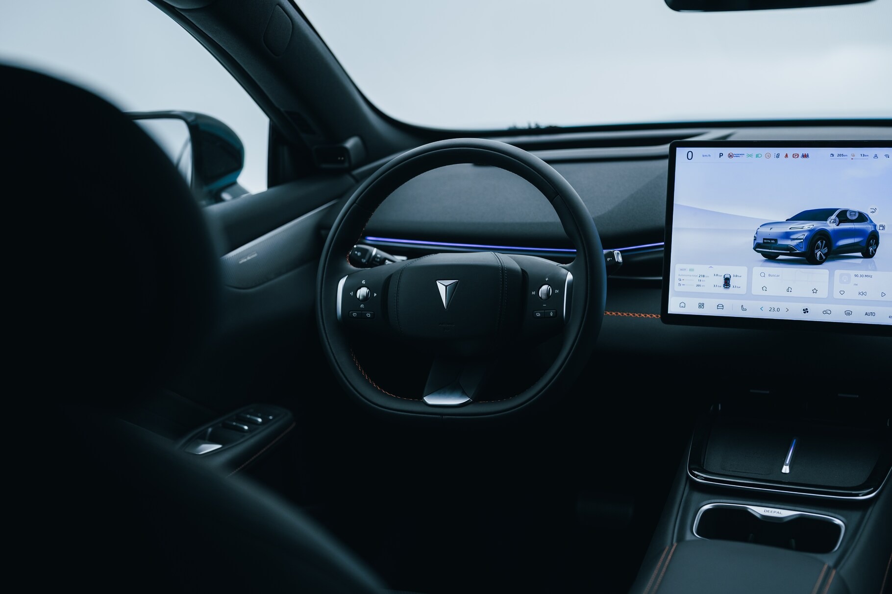Changan Deepal S05 Ultra Hybrid: interni con display centrale e plancia minimalista