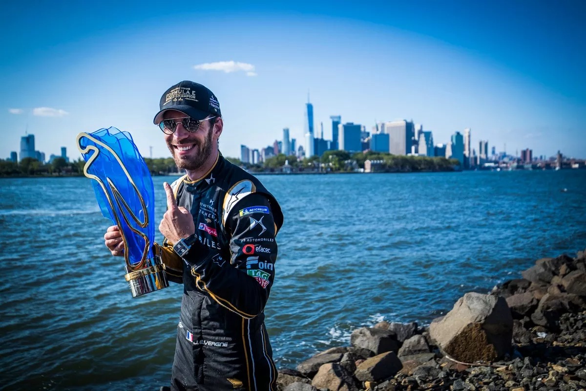 DS Automobiles Formula E: un ePrix nel mondo, sullo sfondo lo skyline di New York