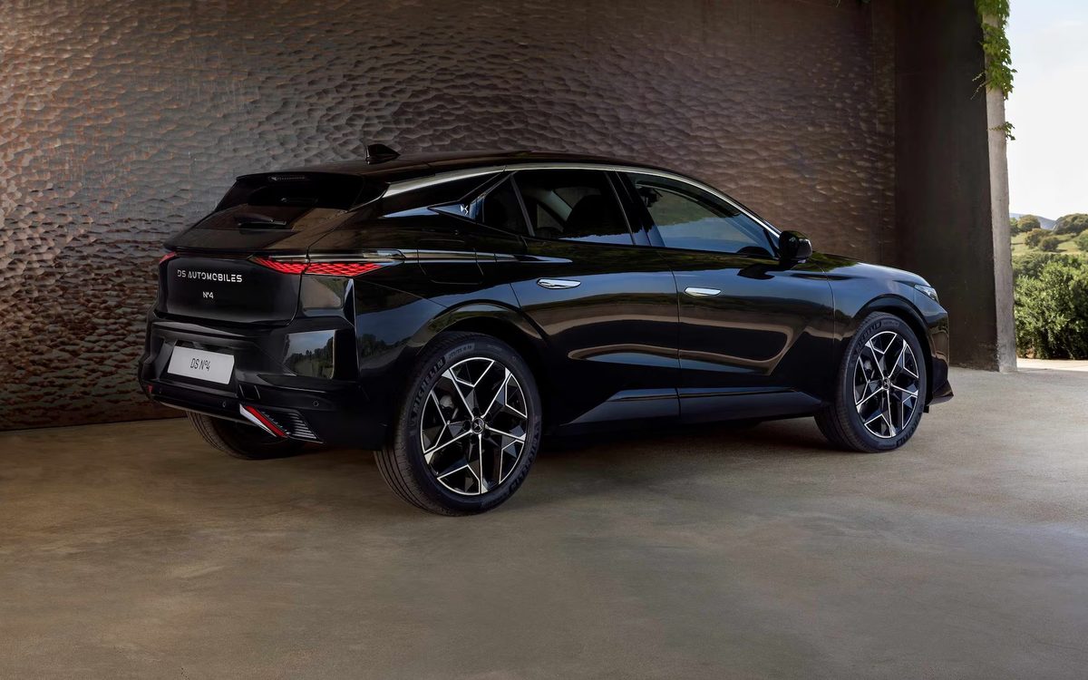 DS N°4 Pallas Hybrid 145cv