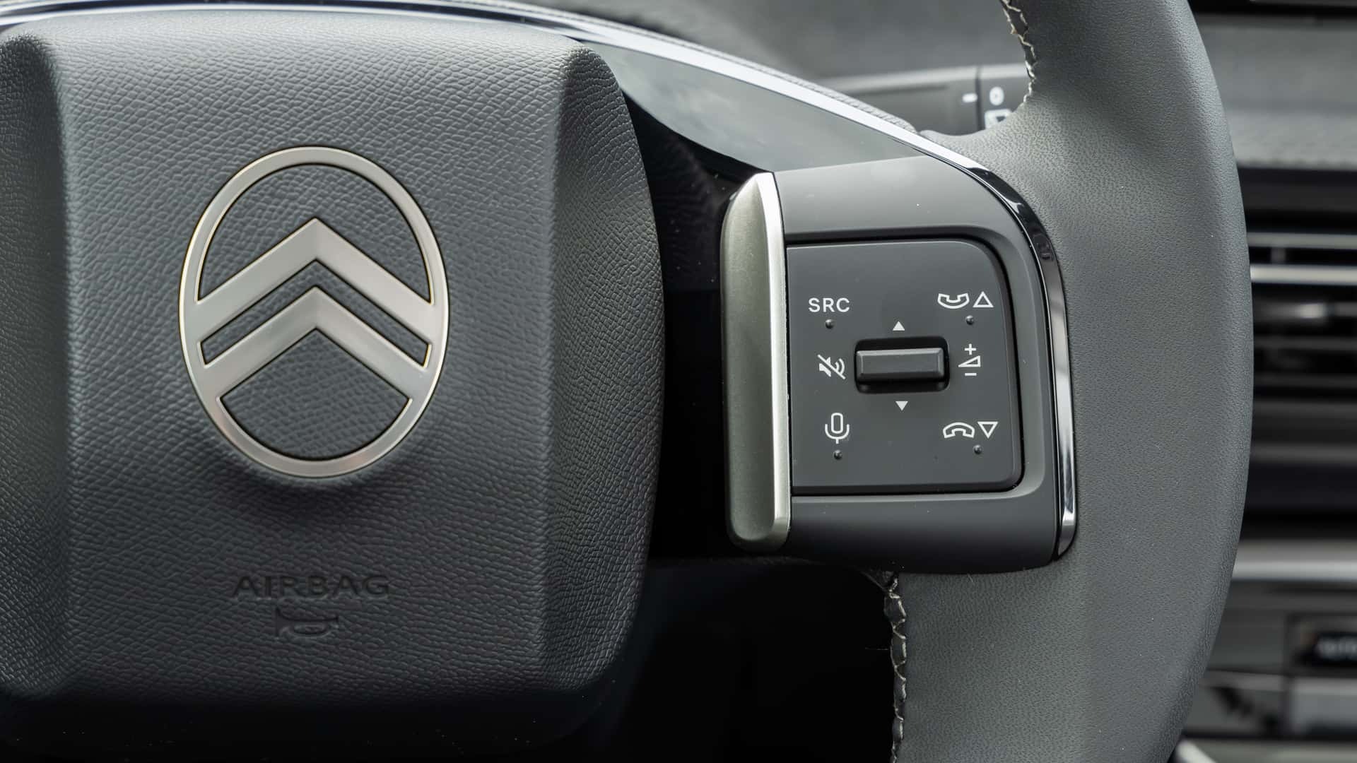 Citroën C3 Benzina interni e cruscotto C-Zen Lounge con volante multifunzione
