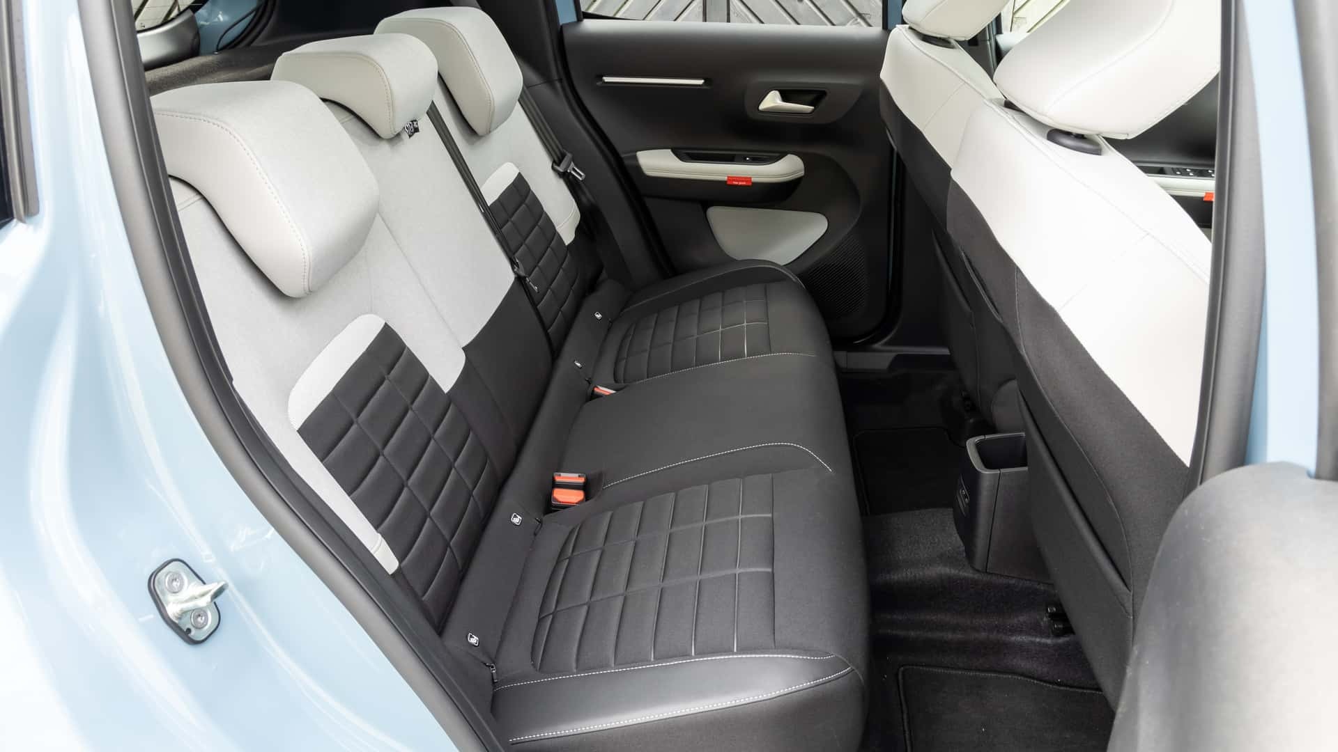 Citroën C3 Benzina design frontale e fari con nuova firma luminosa