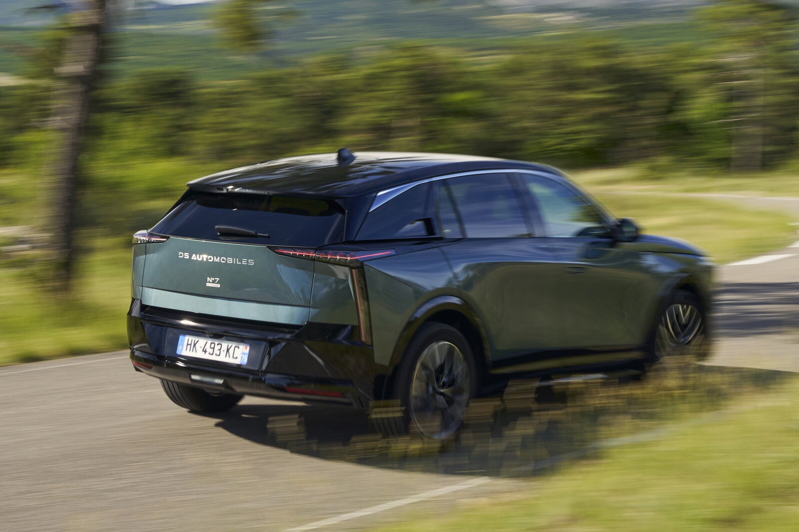 DS N°7 Hybrid 145 CV - Prova su strada e panoramica vettura