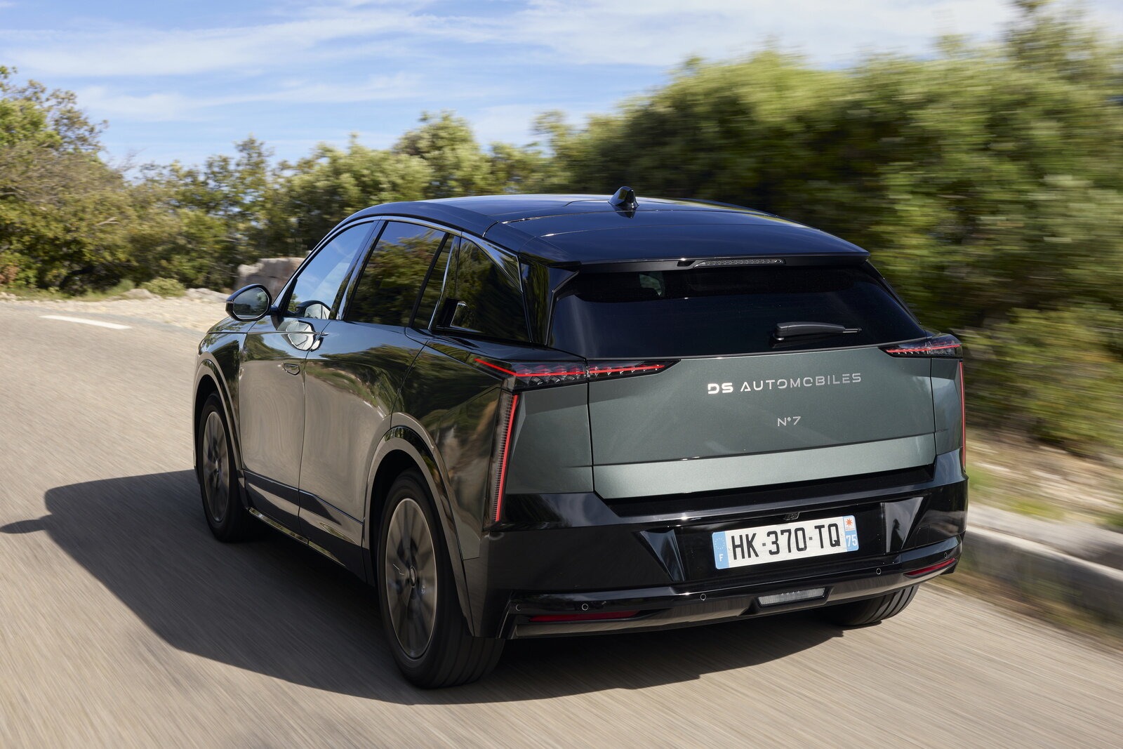 DS N°7 Hybrid 145 CV - Vista posteriore e gruppi ottici tridimensionali